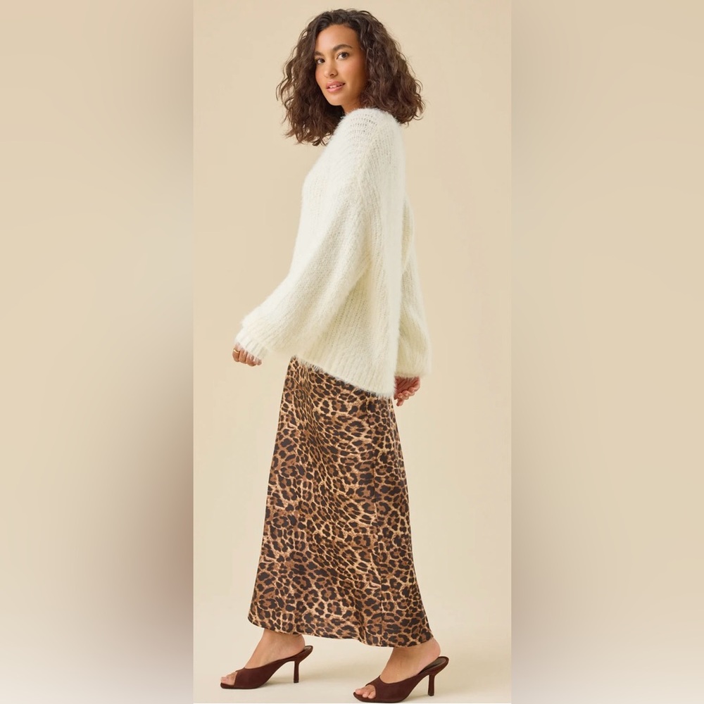 Rachel Boxy Pullover
Altar'd State In: Ivory